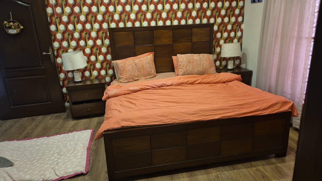 king size double bed 0