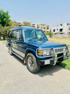 Mitsubishi Pajero 1990 Model