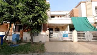 5 MARLA FACING PARK HOUSE FOR SALE