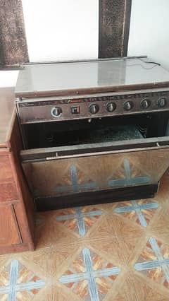 Stove with 5 burners and baking / grilling area