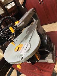 Scroll saw machine
