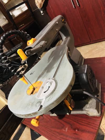 Scroll saw machine