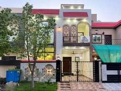 5 Marla Modren Near to Park House For Sale in Lake City Sector M7-B