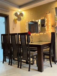 Dining with six chairs