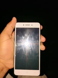 no box only mobile oppo a37 model hai storage 16 ram 2 pta ok hai
