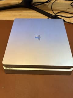 PlayStation 4 Slim 500gb - 2 controllers