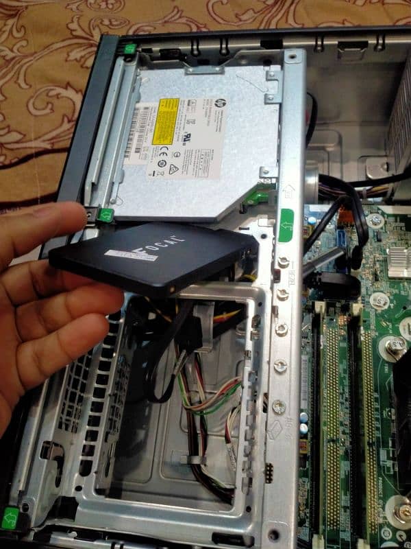 core i3 4th generation with led and everything 5