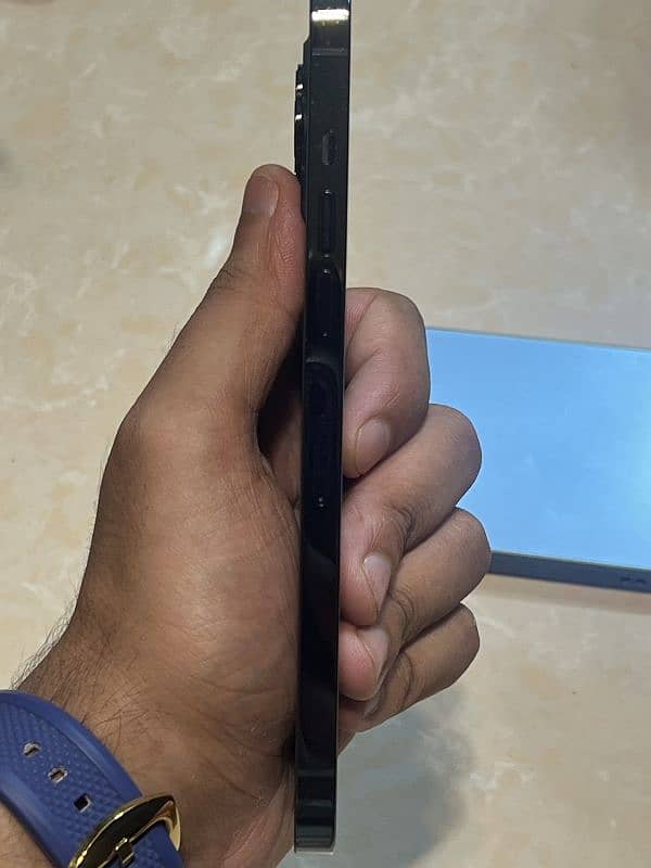 iPhone 12 por max available 256 gb l c d change hn box be hn 1