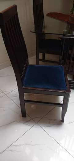 4 seater dinning table