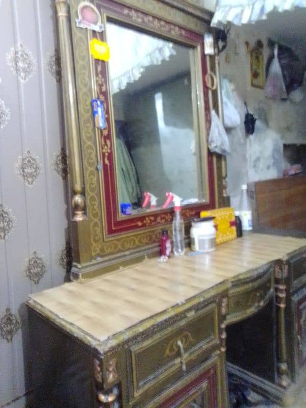 large  dressing table without side tables 1