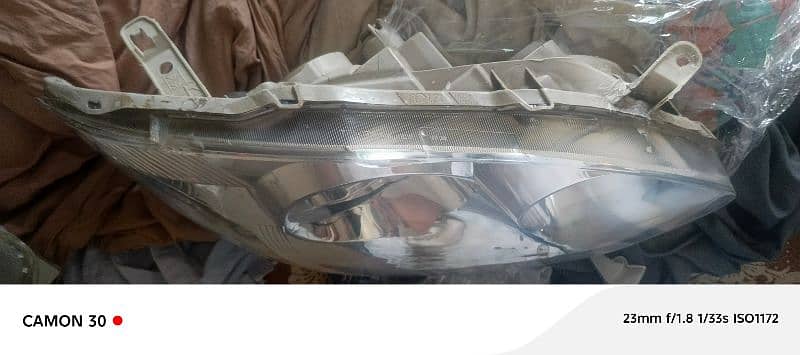 GENUINE SE SALOON CorollaHEADLIGHTS 3