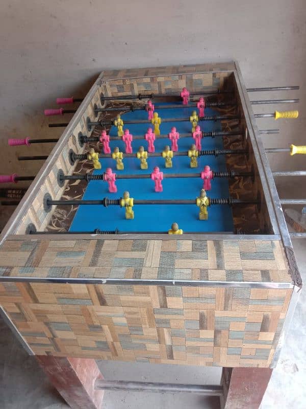 Gutt table good condition 0