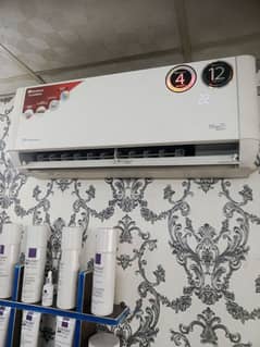 brand new condition dawlance DC inverter olny 2 month uesd 0325816157