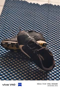 Nike football shoes for grassy ground