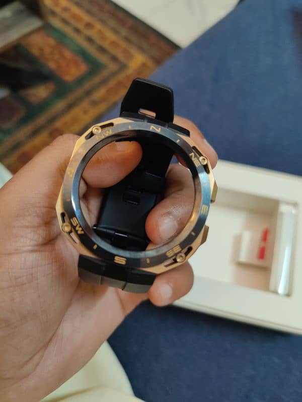 Huawei Watch GT Cyber Golder black box accessories like new. 8