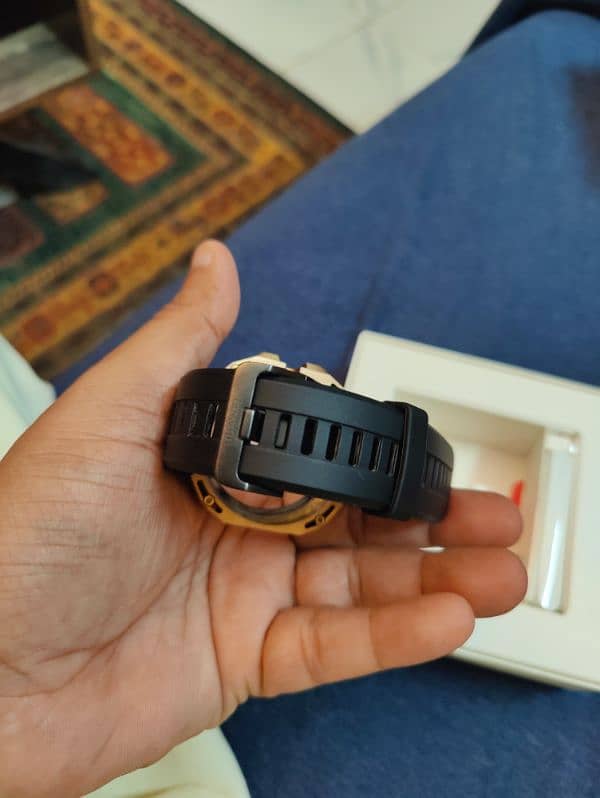 Huawei Watch GT Cyber Golder black box accessories like new. 9