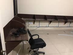 cubicles and boss and accountant or HR table for sale on urgent basis