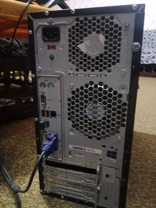 core i3 4 generation computer 2 months used 3