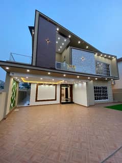Brand New 1.4 Kanal Designer House Available For Sale