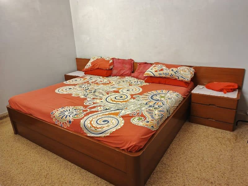 King size Bed with 2 side tables, dressing table and cupboard 0