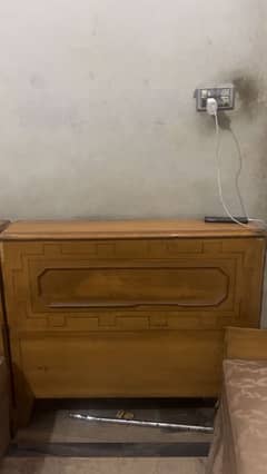 2 bed set available with wooden boxes