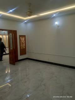 10 MARLA LOWAR PORTION LIKE NEW