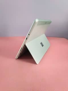 Microsoft Surface Go 8gb ram 128gb ssd Touch screen