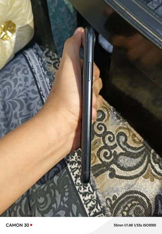 iPhone XR with original box 2