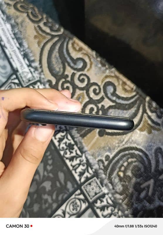 iPhone XR with original box 4