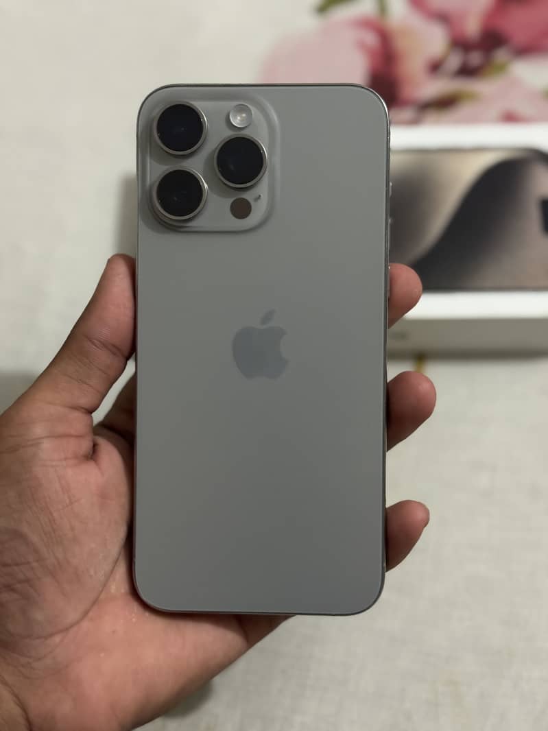Iphone 15pro max 256gb factory unlock 10/10 condition with box 2