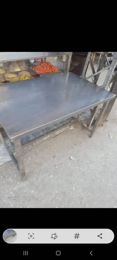 Size 2.5 ×4 feet hight 27inch Six table for sell