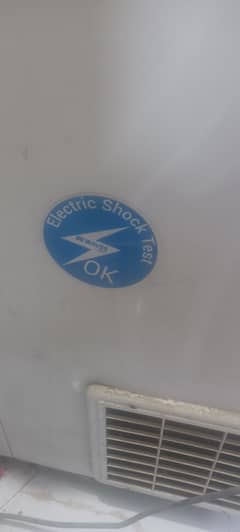 Waves non inverter deep freezer in an excellent condition