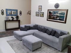 L shape 6 seater with carpet and curtains
