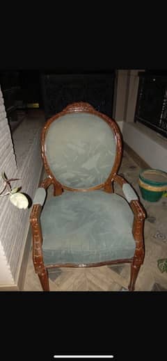 chairs haun saaf hain