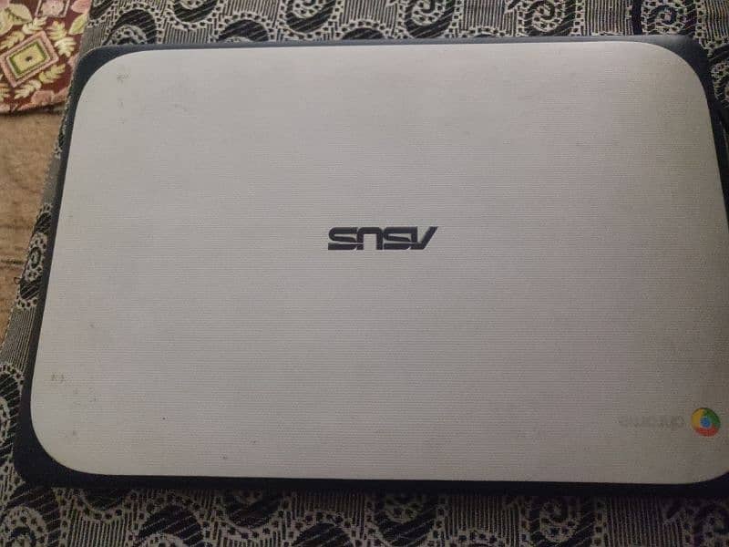 chrome book / laptop 3