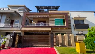 10 MARLA SOLAR POWERED DESIGNER HOUSE FOR SALE