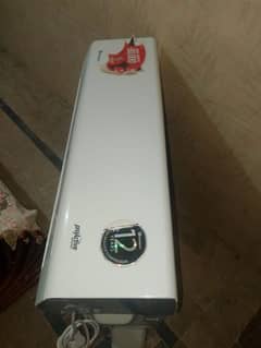 2 ac hai dc inverter 1 Dawlance ka hai or 1 orient hai gass dalen gi
