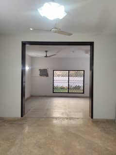 MIAN ESTATE OFFERS KANAL SINGLE STOREY OWNER BUILD (solid construction) HOUSE AVAILABLE FOR SALE ON MAIN BOULEVARD (80 feet road)