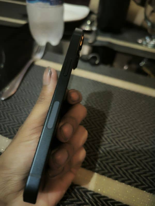 iphone 13 New just box open and few days used 7