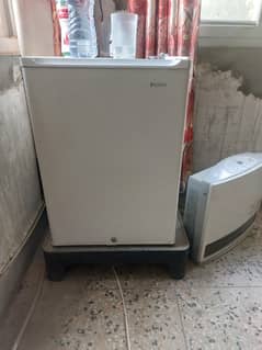 Haier Mini Fridge HRF 126 WL