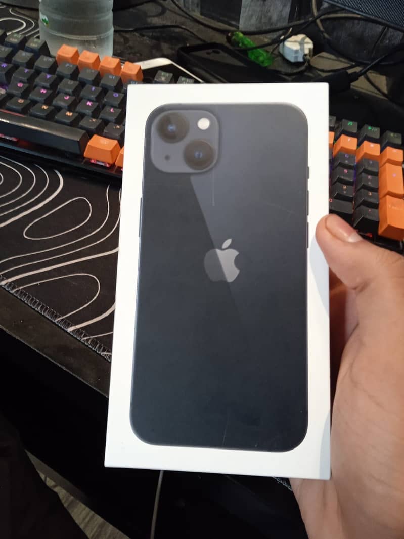 i phone 13 Open Box 2 days used only 4