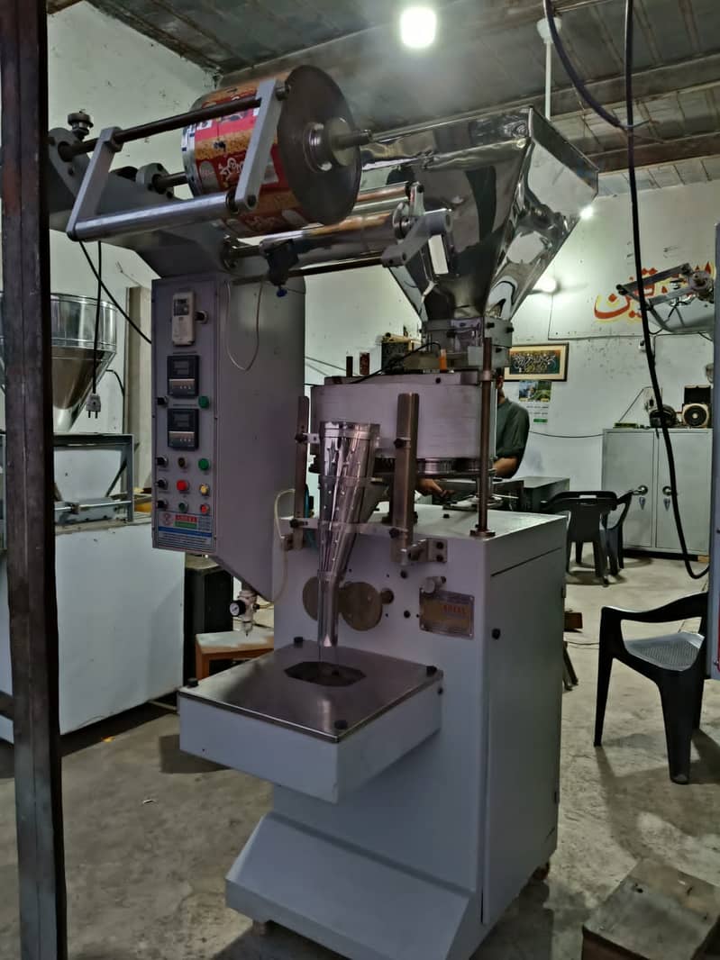 Automatic Packing Machine For Slanty/Nimko/Chips/Spices/Rice/Surf/Dal 1