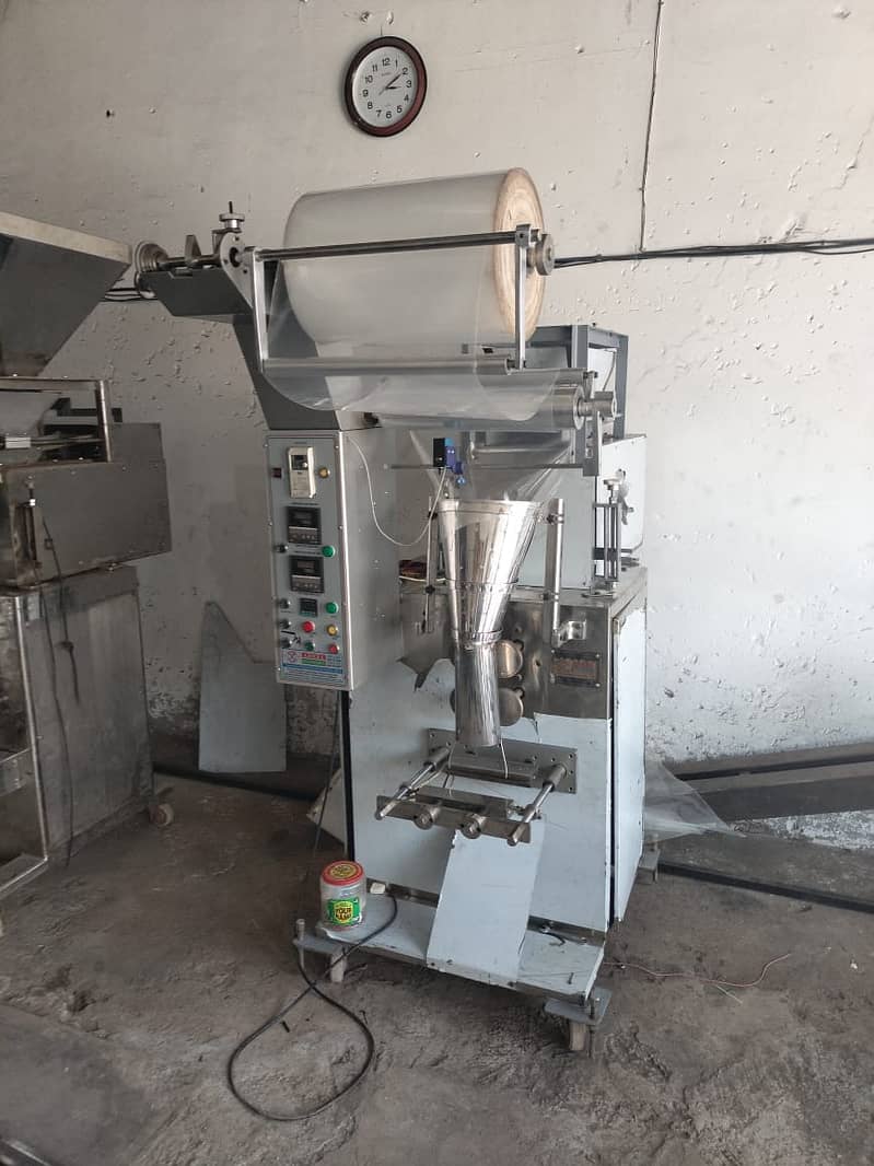 Automatic Packing Machine For Slanty/Nimko/Chips/Spices/Rice/Surf/Dal 4