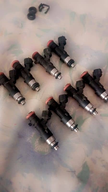 Nissan v8 use injectors in good condition from muscat oman 1