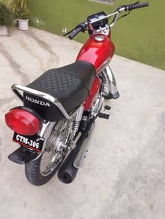 Bilkul saaf bike hai double Saman ke sath