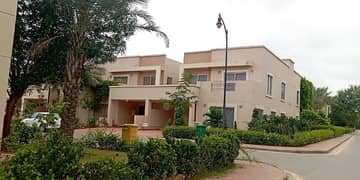 3Bed DDL 200sq Yd Villa FOR SALE. All Amenities Nearby Including Parks, Mosques And Gallery