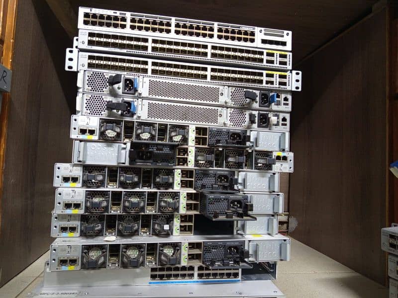 Cisco Router Switches Nexus Series N3K-C3064 PQ-10GX N9K-C92160YC-X 4