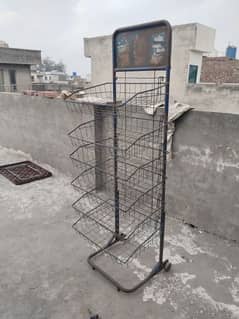 lays stand