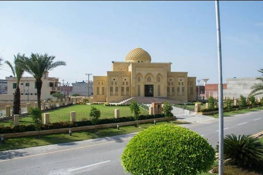 10 Marla Residential Plot Available. For Sale Only Transfer Free Plot In Crystal Block Park View City Lahore . 1