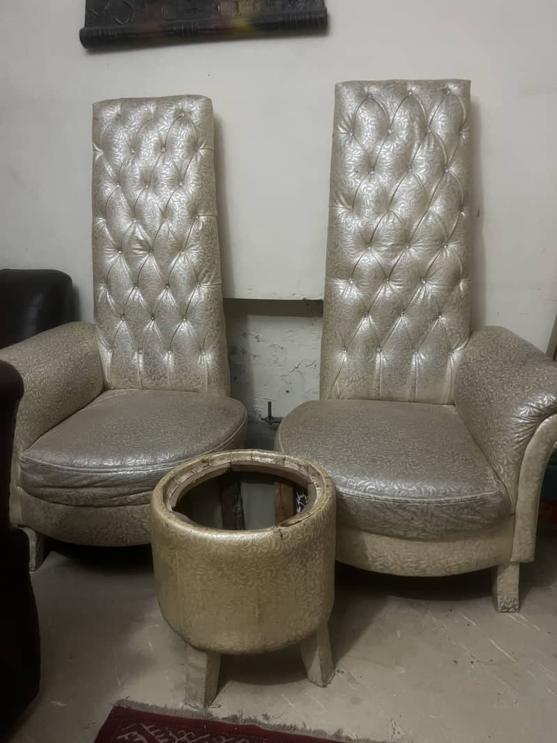 2 seater fancy sofa with small round table 2